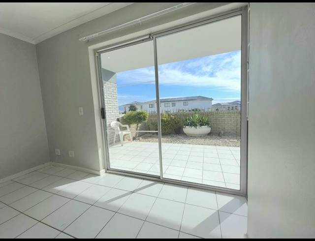 3 BEDROOM PROPERTY TO RENT IN WEST BEACH